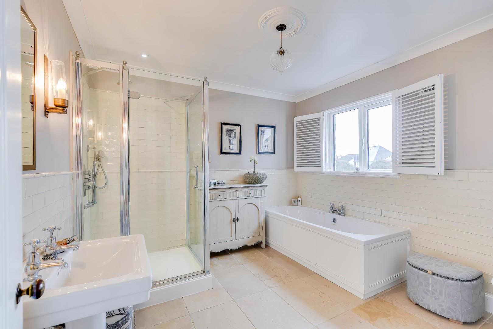 Victoria Avenue, Porthcawl, Bridgend County Borough, CF36 3EY